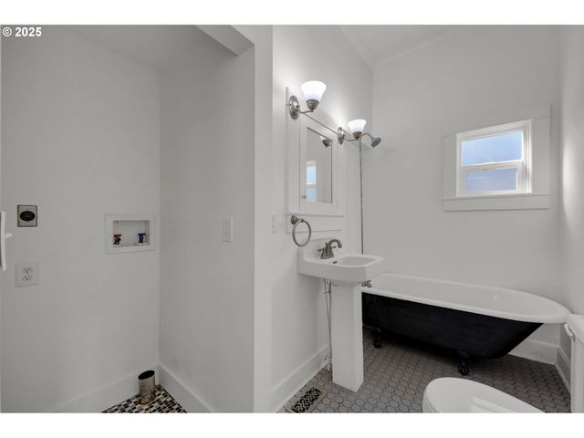 171 HEDRICK CREEK Ave, Drain, OR 97435