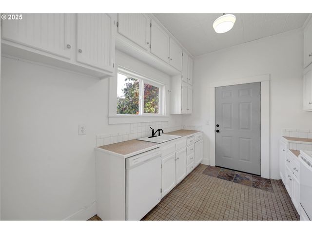 171 HEDRICK CREEK Ave, Drain, OR 97435