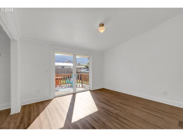 171 HEDRICK CREEK Ave, Drain, OR 97435