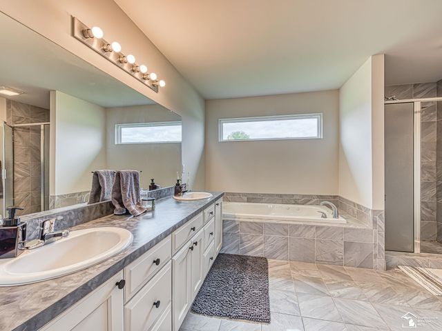901 Plum Tree Circle, Monroe, MI 48161