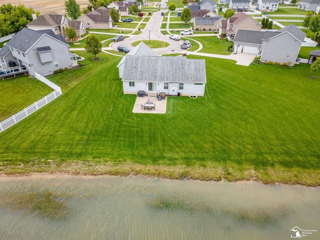 901 Plum Tree Circle, Monroe, MI 48161