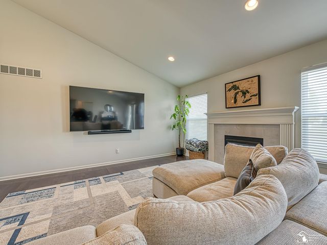 901 Plum Tree Circle, Monroe, MI 48161