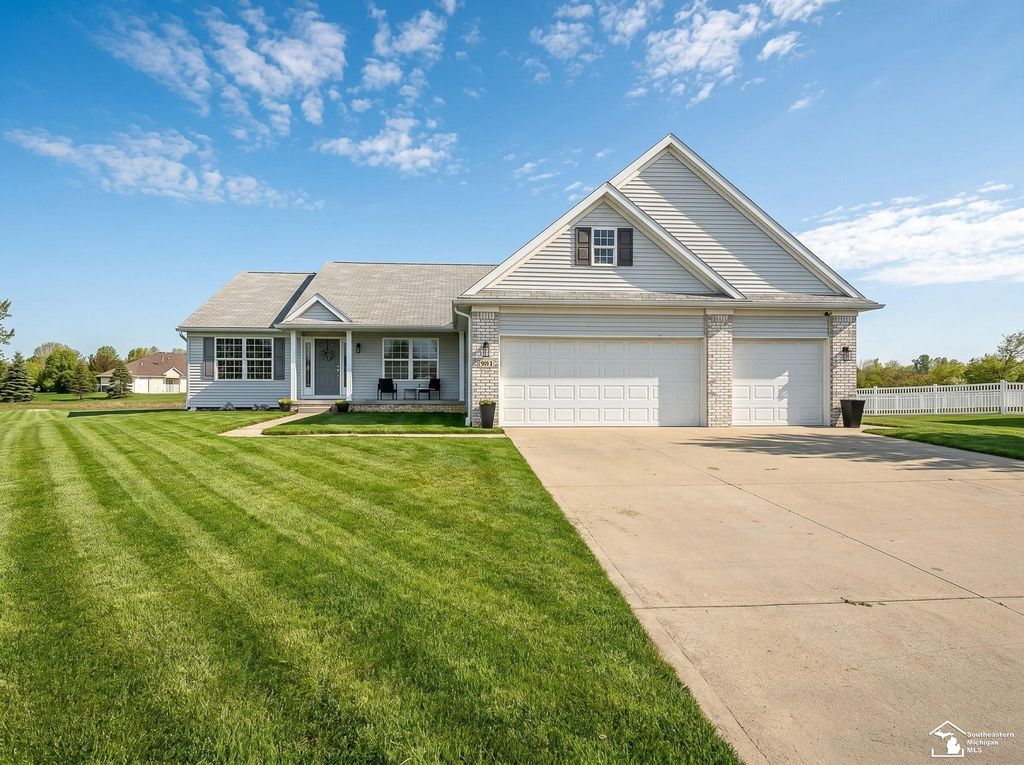 901 Plum Tree Circle, Monroe, MI 48161