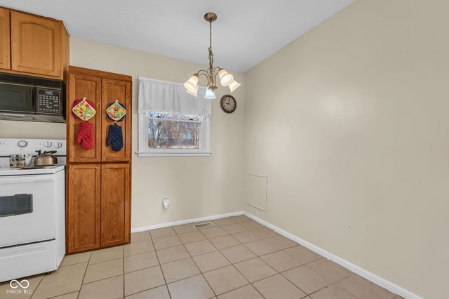 4828 Oaknoll Drive, Indianapolis, IN 46221