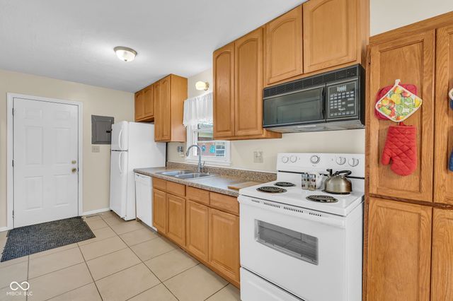 4828 Oaknoll Drive, Indianapolis, IN 46221