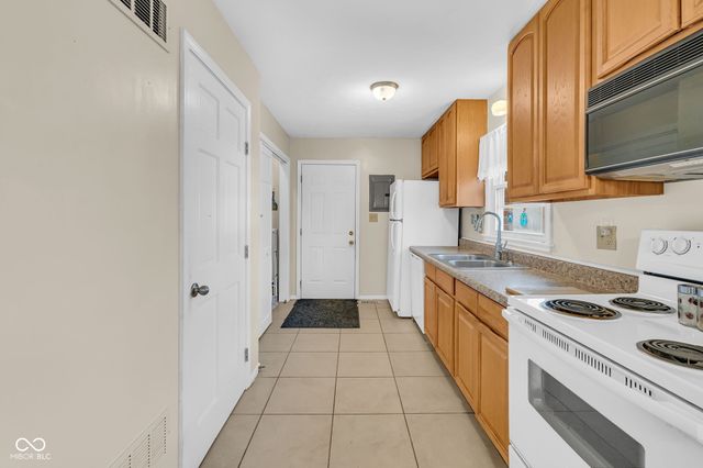 4828 Oaknoll Drive, Indianapolis, IN 46221