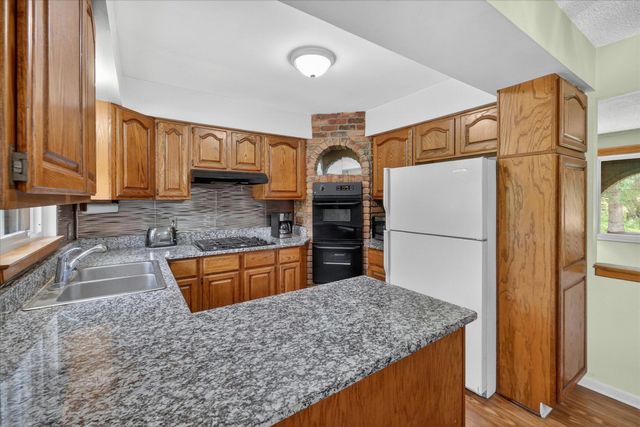 2717 Fishbeck Road, Howell, MI 48843
