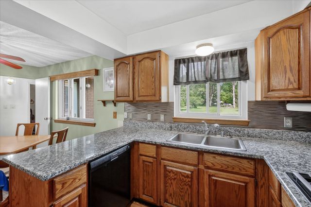 2717 Fishbeck Road, Howell, MI 48843