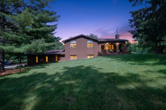 2717 Fishbeck Road, Howell, MI 48843