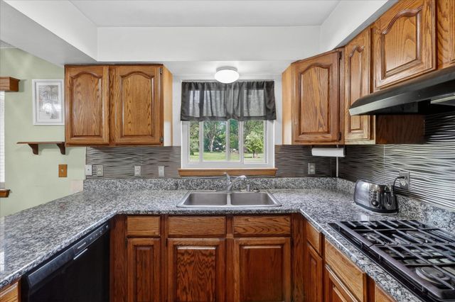 2717 Fishbeck Road, Howell, MI 48843