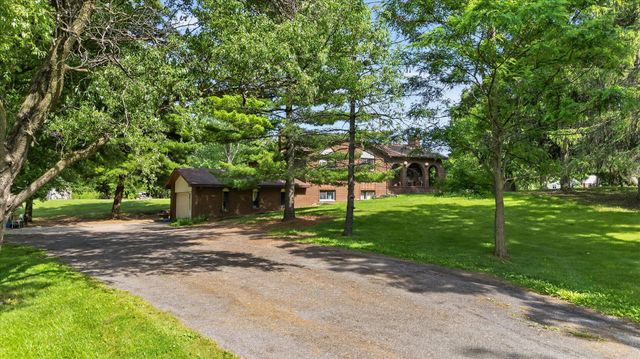 2717 Fishbeck Road, Howell, MI 48843