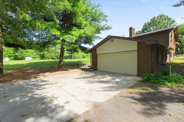 2717 Fishbeck Road, Howell, MI 48843