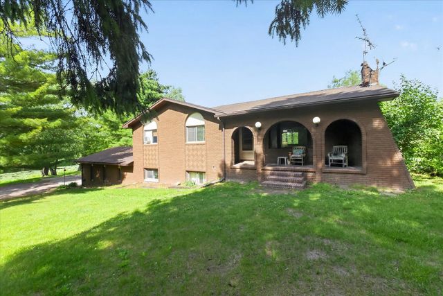 2717 Fishbeck Road, Howell, MI 48843