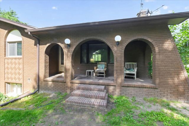2717 Fishbeck Road, Howell, MI 48843