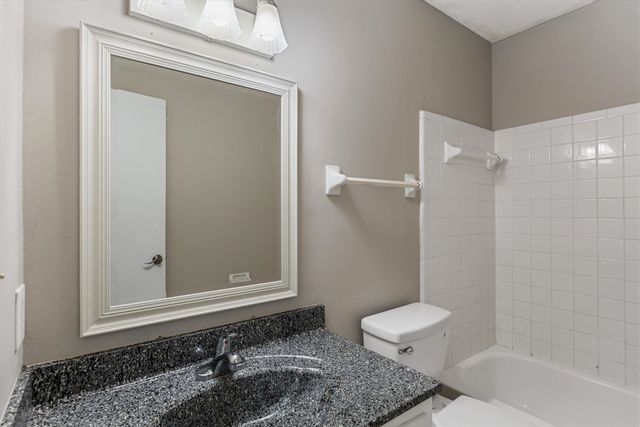 7251 HILLSHIRE DR, Memphis, TN 38133