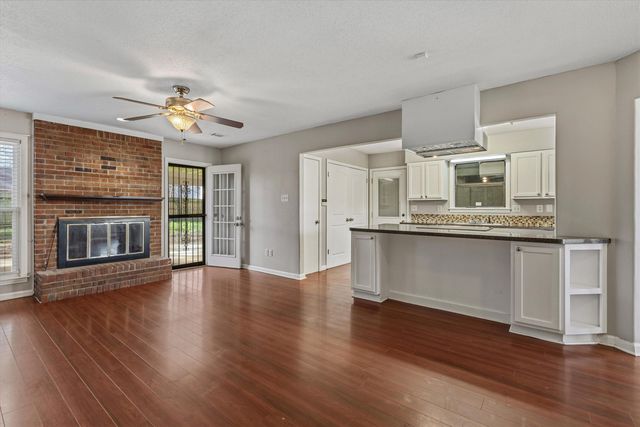 7251 HILLSHIRE DR, Memphis, TN 38133