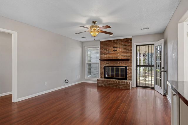 7251 HILLSHIRE DR, Memphis, TN 38133