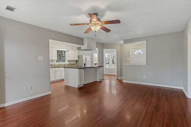 7251 HILLSHIRE DR, Memphis, TN 38133