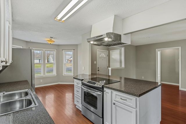 7251 HILLSHIRE DR, Memphis, TN 38133