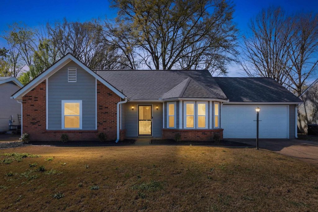 7251 HILLSHIRE DR, Memphis, TN 38133