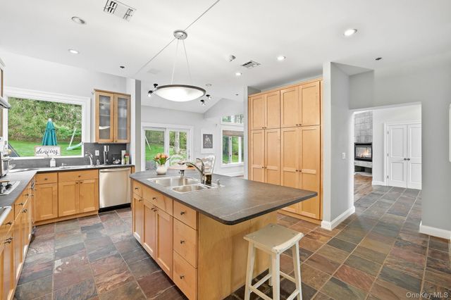 22 Random Farms Circle, Chappaqua, NY 10514