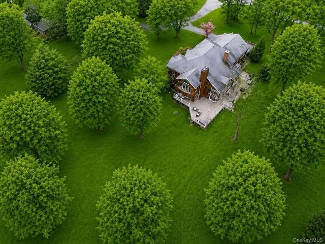 22 Random Farms Circle, Chappaqua, NY 10514