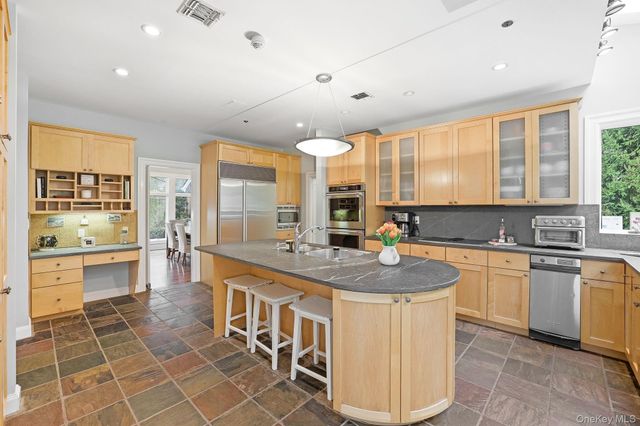 22 Random Farms Circle, Chappaqua, NY 10514