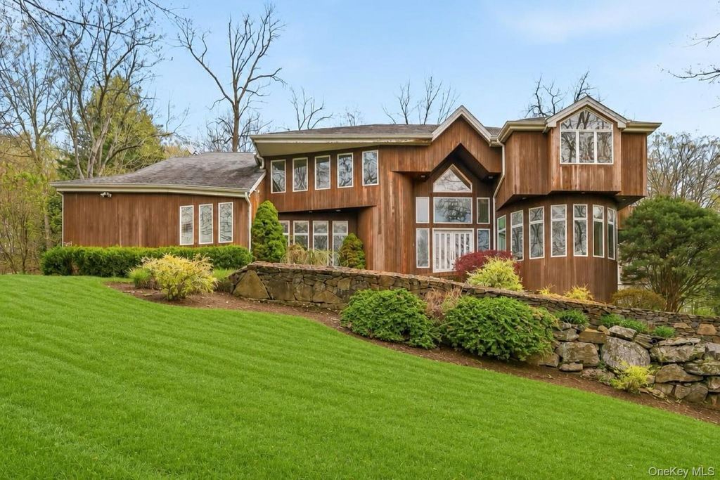 22 Random Farms Circle, Chappaqua, NY 10514