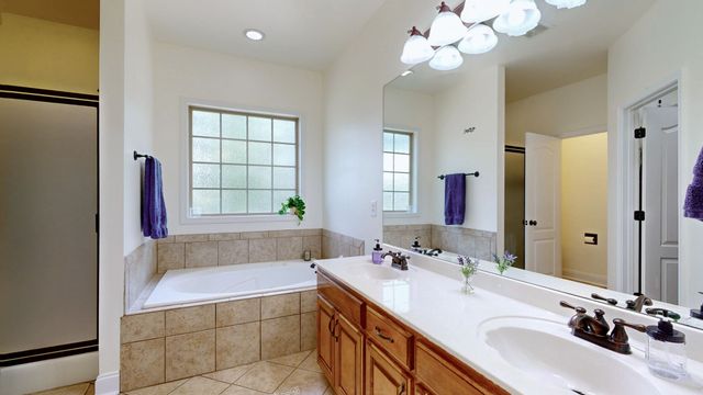 100 Artesa Dr, White House, TN 37188