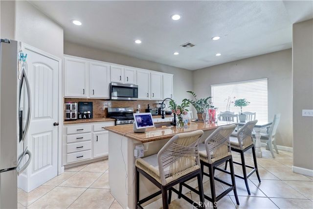 12660 Table Rock, Victorville, CA 92392