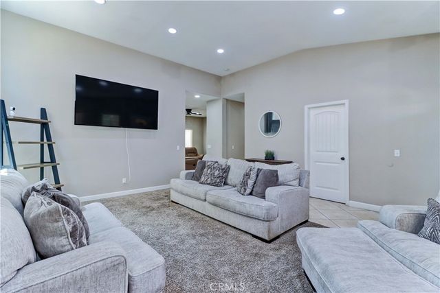 12660 Table Rock, Victorville, CA 92392