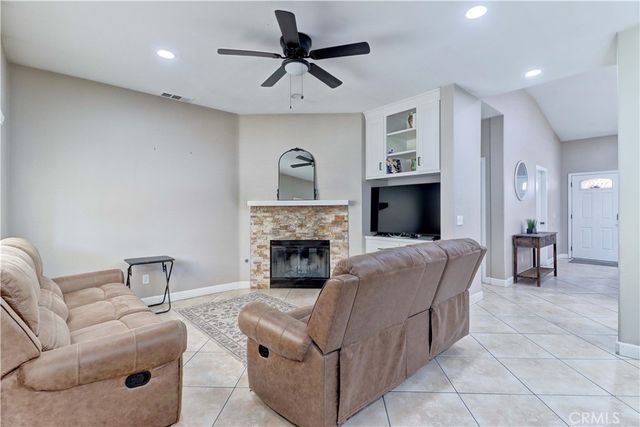 12660 Table Rock, Victorville, CA 92392
