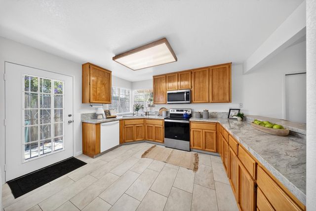 3863 Olivebranch Ln, Carmichael, CA 95608