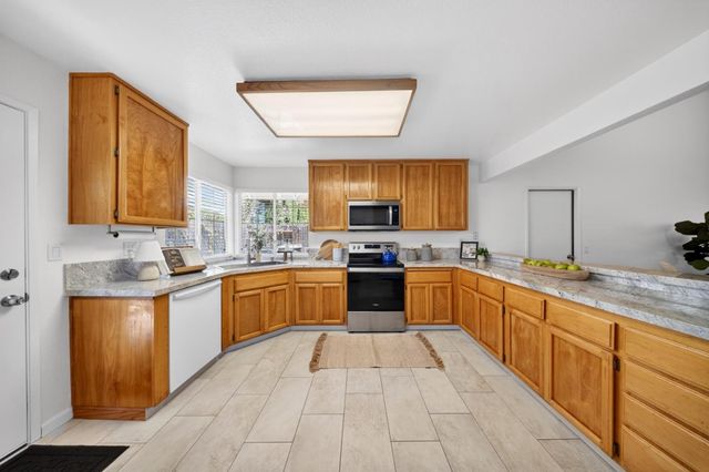 3863 Olivebranch Ln, Carmichael, CA 95608