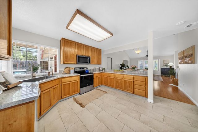 3863 Olivebranch Ln, Carmichael, CA 95608
