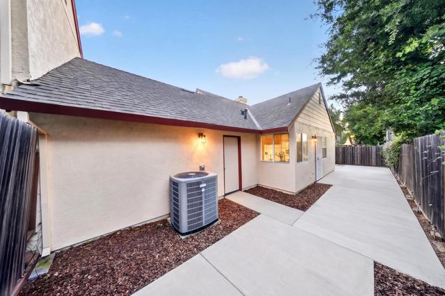 3863 Olivebranch Ln, Carmichael, CA 95608