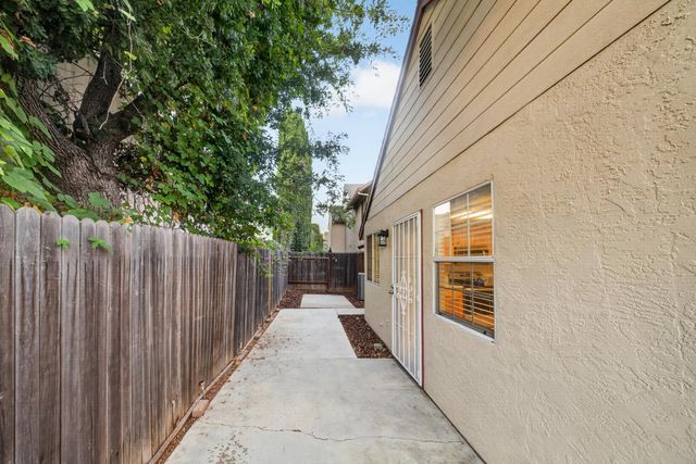 3863 Olivebranch Ln, Carmichael, CA 95608