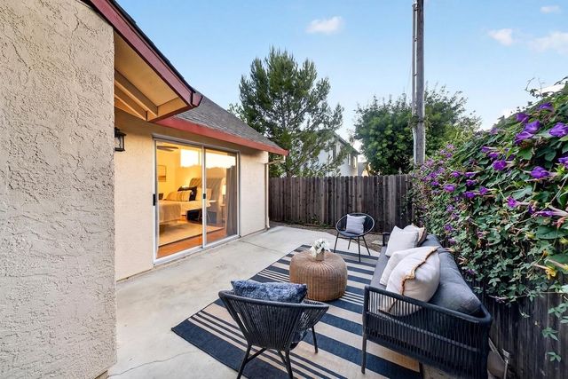 3863 Olivebranch Ln, Carmichael, CA 95608