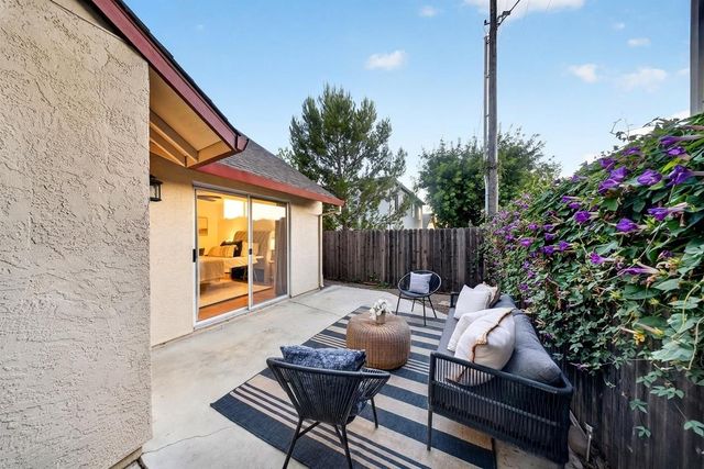 3863 Olivebranch Ln, Carmichael, CA 95608