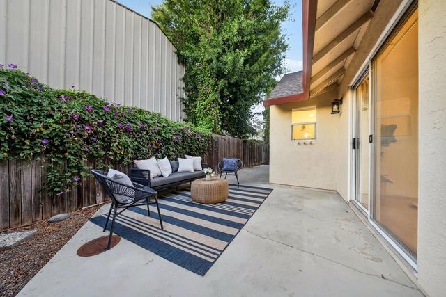 3863 Olivebranch Ln, Carmichael, CA 95608