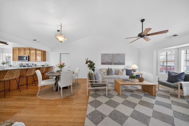3863 Olivebranch Ln, Carmichael, CA 95608