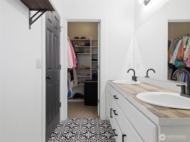 7253 Radius Loop SE, Lacey, WA 98513