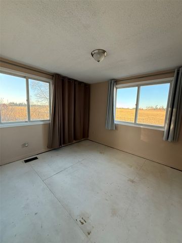 2332 55th Street Drive, Vinton, IA 52349