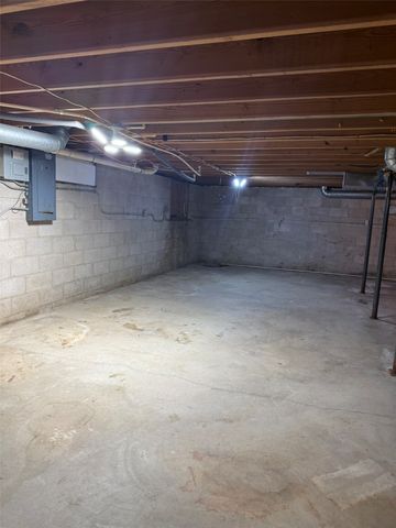 2332 55th Street Drive, Vinton, IA 52349