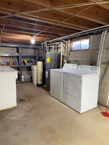 2332 55th Street Drive, Vinton, IA 52349