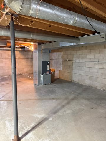 2332 55th Street Drive, Vinton, IA 52349