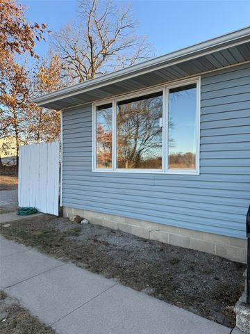 2332 55th Street Drive, Vinton, IA 52349