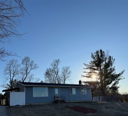 2332 55th Street Drive, Vinton, IA 52349
