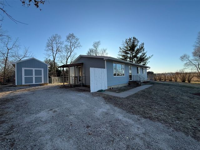 2332 55th Street Drive, Vinton, IA 52349