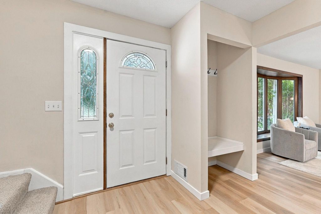 10356 Xylon Road S, Bloomington, MN 55438 — photo 4